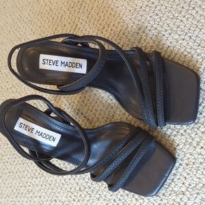Steve Madden women's black strappy sandal 4" high heel shoes size 4.5